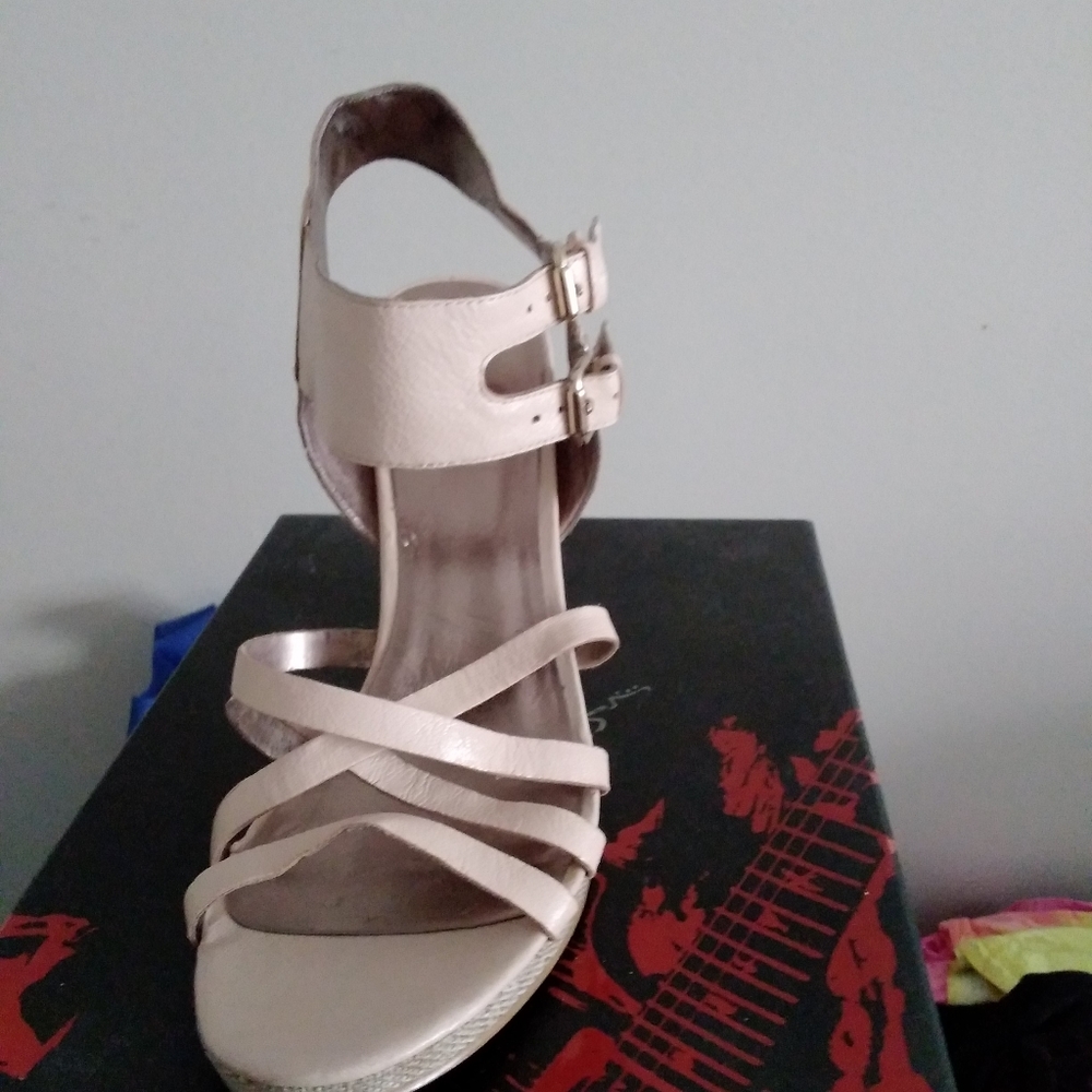Nine West - Picture 3 of 3